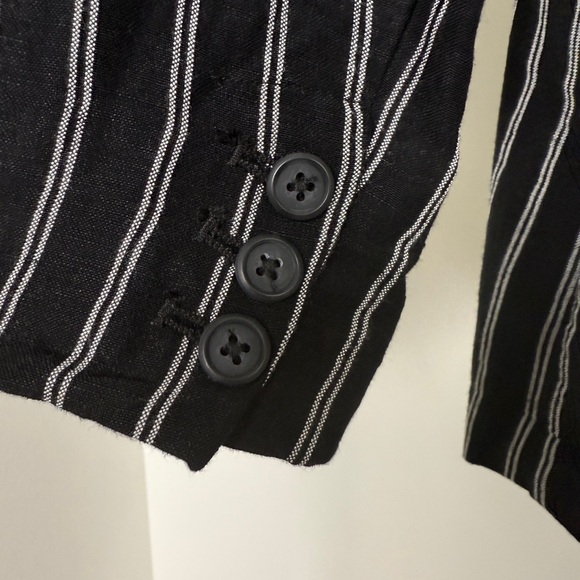 Black & White Pinstripe Blazer – Lightweight Tailored Jacket - Picture 6 of 6